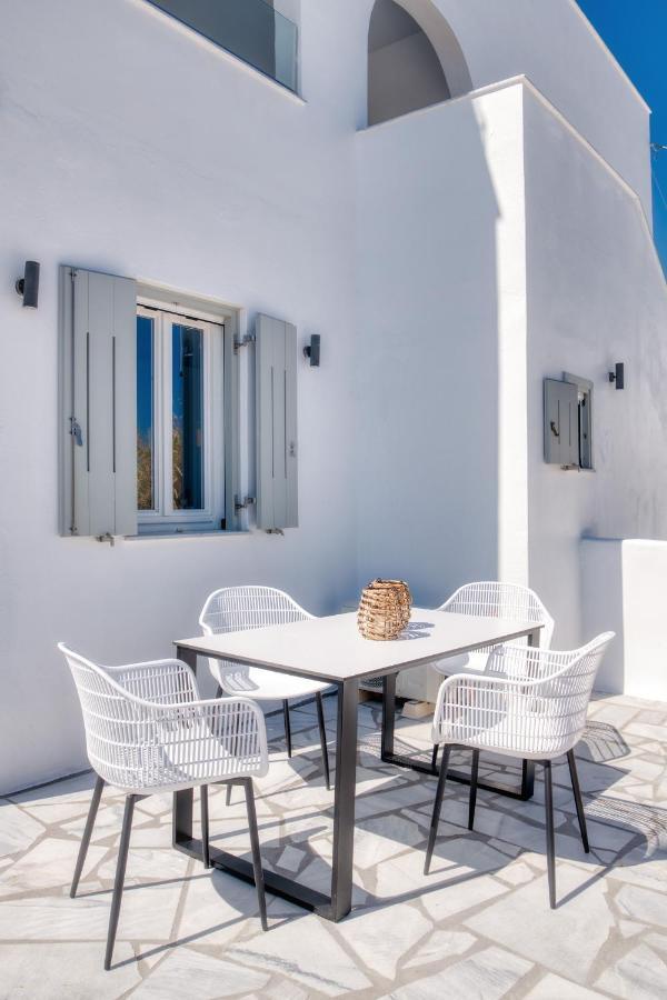 White Cliff * Naousa (Paros)